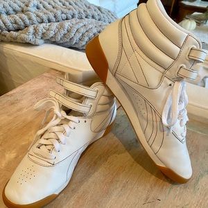 RETRO 80’s CLASSIC REEBOK HIGH-TOPS WITH VELCRO